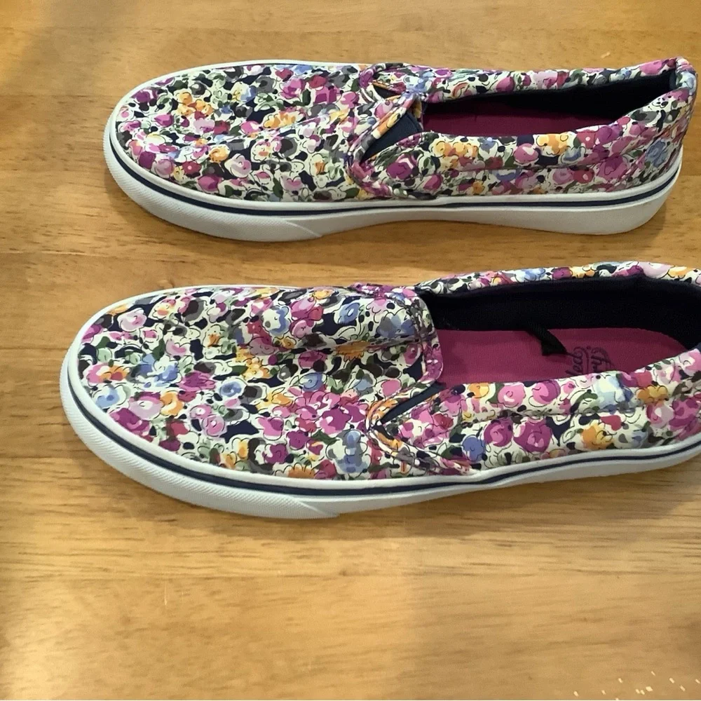 Faded Glory Slip On Canvas Shoes Size 7 Floral Print Twin Gore Round Closed Toe - Picture 4 of 10